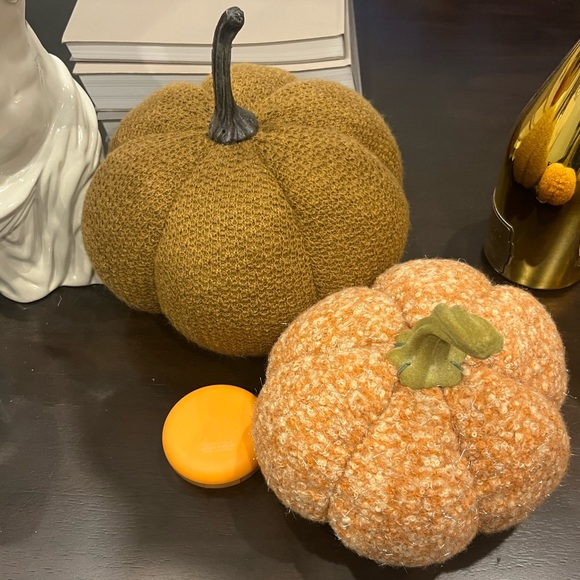 Crafted knitted pumpkins home decor Big and small Set of Two! Cute - Picture 2 of 5